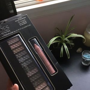 NWOT Beautiful Eyeshadow w/Lip Crayon💕